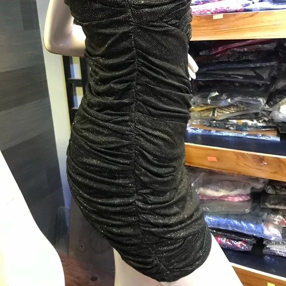 Ruched body con Dress-New✨ - Picture 8 of 8